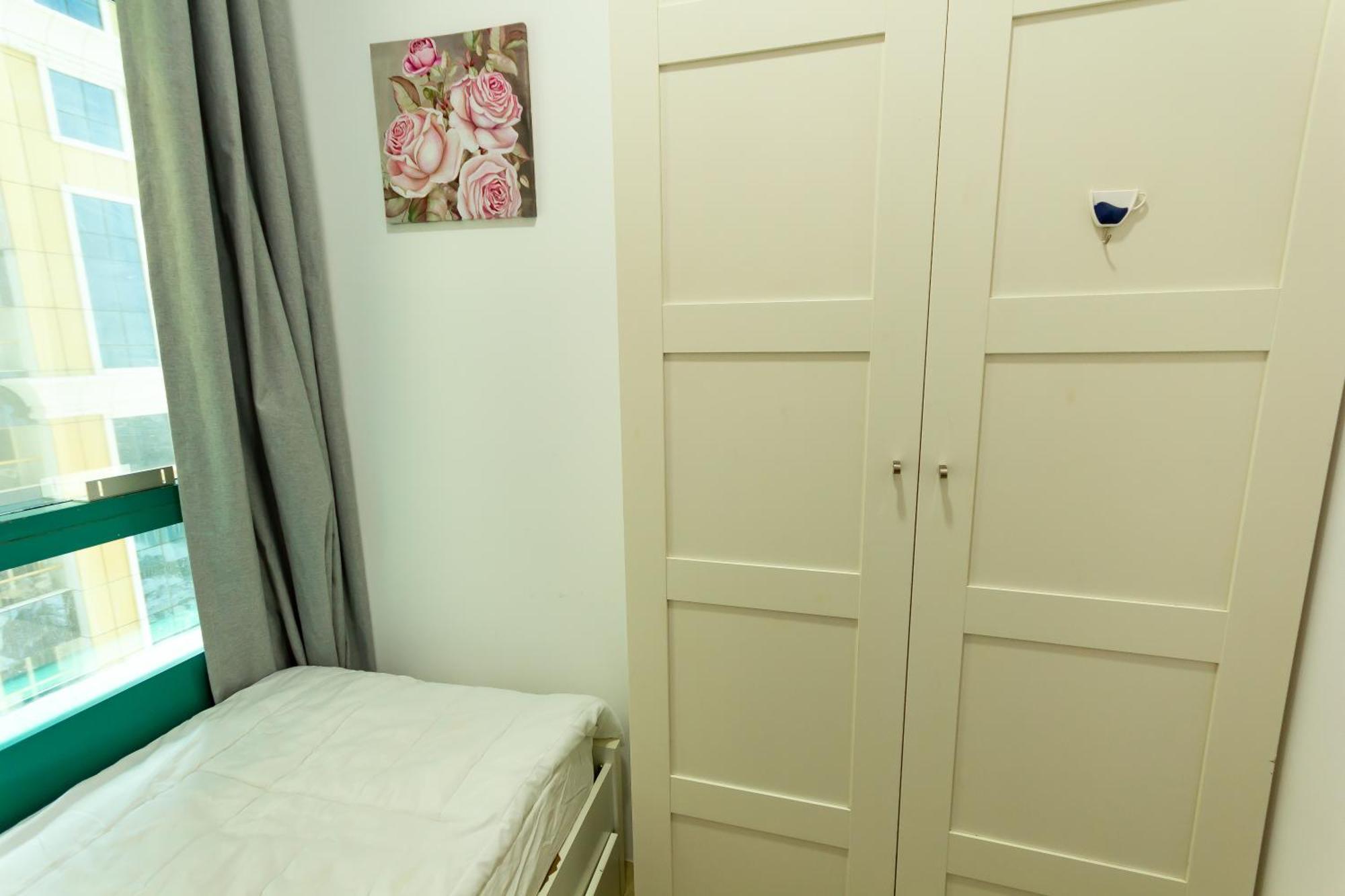 Nice Single Rooms For "Girls" Only In Dubai, Marina Bagian luar foto