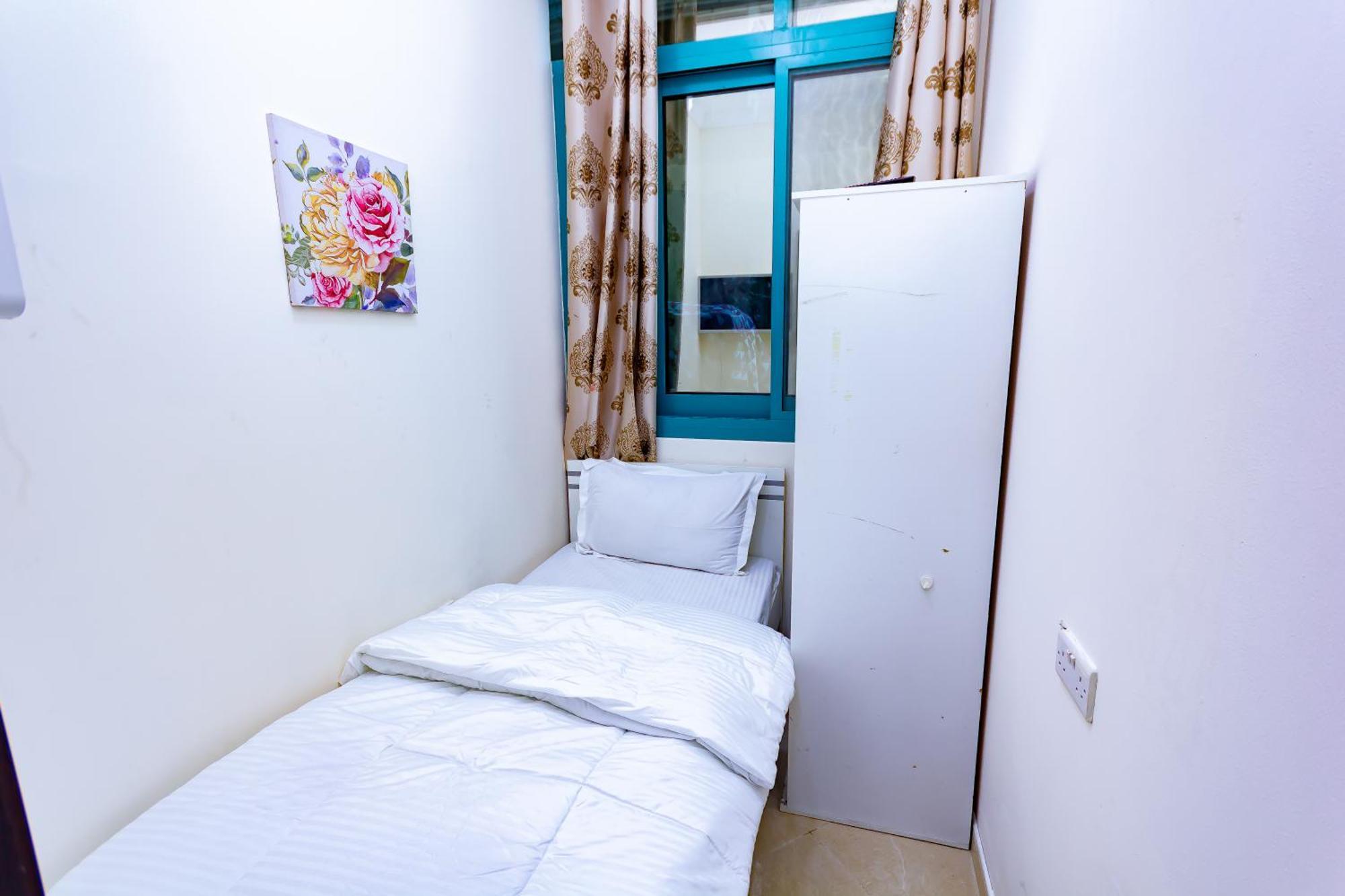 Nice Single Rooms For "Girls" Only In Dubai, Marina Bagian luar foto