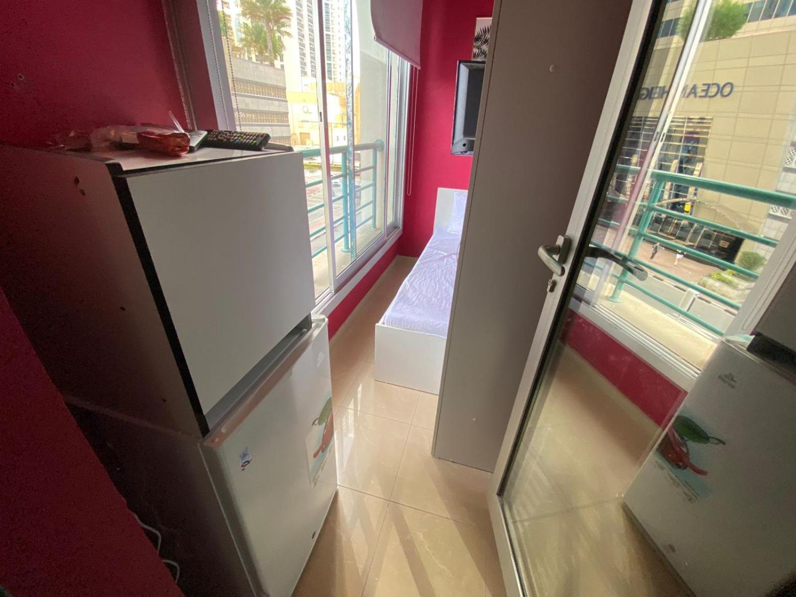 Nice Single Rooms For "Girls" Only In Dubai, Marina Bagian luar foto