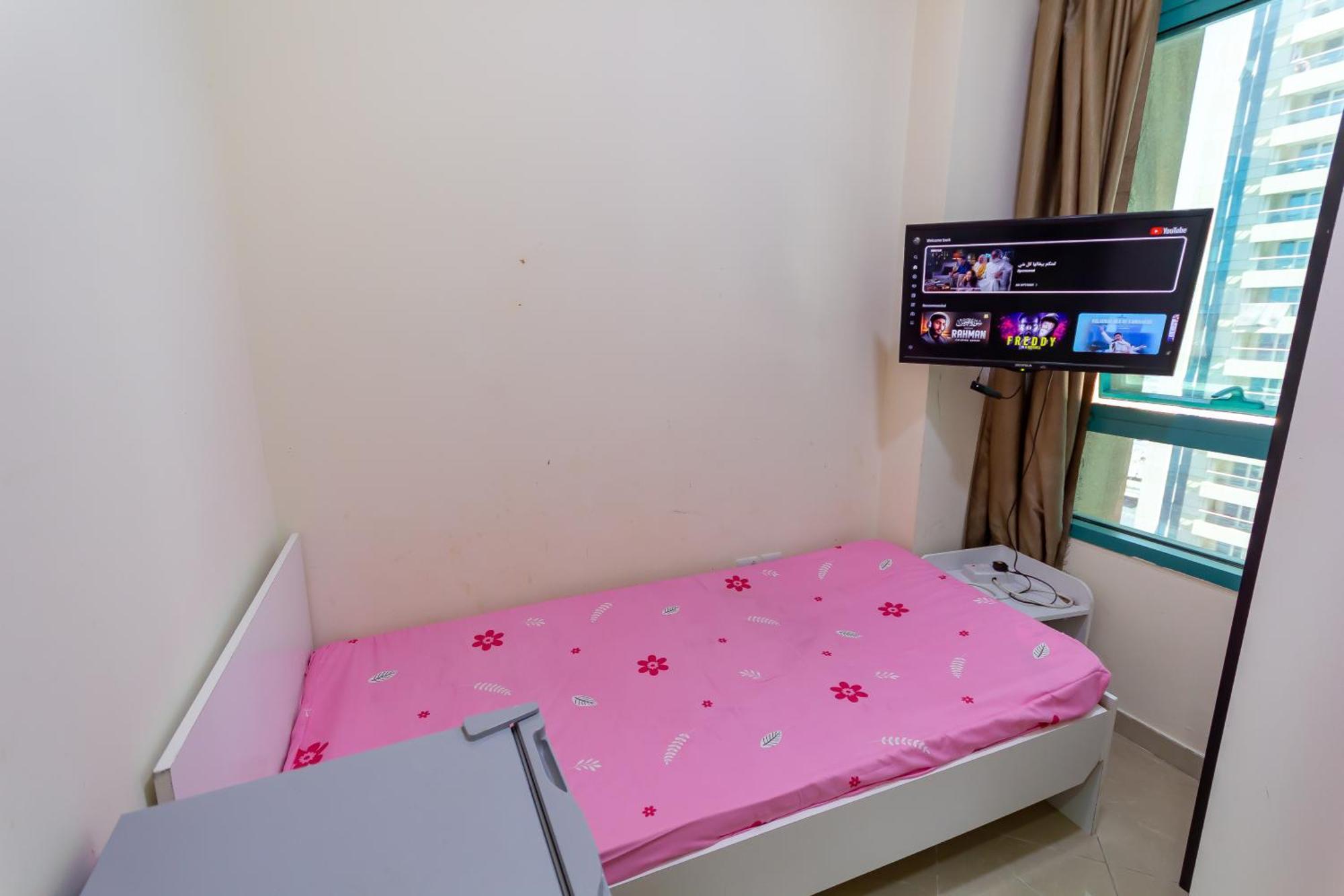 Nice Single Rooms For "Girls" Only In Dubai, Marina Bagian luar foto
